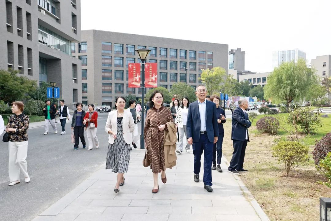 1697982423368917.jpg 1697982423368917.jpg